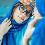 Shahrzad Kamalzadeh Instagram - ناز کن شیرین غزل بس ناز دارد چشم تو حس لذت آور شهناز دارد چشم تو می نوازد روح را دیدار گرم چشمهات یک نگه شیرینی اواز دارد چشم تو کار حیرت اوری در چشمهایت دیده ام دختر پیغمبری؟ اعجاز دارد چشم تو در نگاهت خوانده ام اشعار نغز “خواجه” را جلوه های گلشن شیراز دارد چشم تو پشت چشمان سیاهت روشنی خوابیده است یک چمن،یک باغ چشم انداز دارد چشم تو می برد عطر نگاهت عقل و هوشم را،مگر شیشه ی عطر غزل را باز دارد چشم تو @optic_mb ❤️👌🌟😎