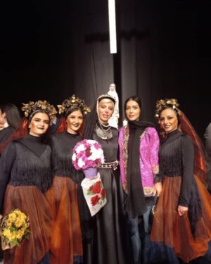 Shahrzad Kamalzadeh Instagram - نمایش خدایان کهن 

#شهرزاد_کمال_زاده #هنر#فرهنگ#اصالت #ایران #ارمنستان #صلح#آرامش#دوستی
@beaina.mahmoudi ❤️😍
@mantozigzag👌❤️