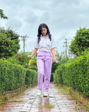 Shaily Priya Instagram - 🍃🌧️ 
Bottom wear by @skytickoriginals 

#monsoon #collaborations #pants #bottomwears