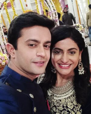 Shaily Priya Instagram - Logon ki demand thi to daalna to tha hi @shailypriya 💙
