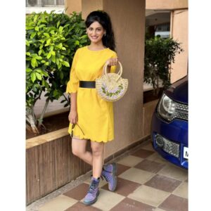 Shaily Priya Instagram - I wrote a song for you
And all the things you do
It was called 'yellow' 

Kouna grass bag by @birdlilyindiaofficial