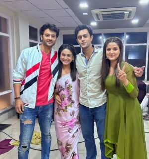 Shaily Priya Instagram - What a journey this has been…9 months and 200  episodes…we started together not knowing where will it lead and ended up in a great place after all…here’s to a 100s more…cheers and thanks to all of our kkls fam…❤️
.
.
.
.
#kkls #kismatkilakirose #journey #happiness #team #kklsfamily
