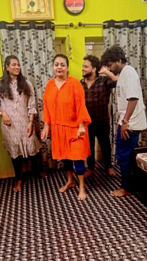 Shakeela Instagram - Wait for twist😂….
 Tangaee Tangaeee😅

#shakila #funnyvideos #spreadpositivity  #love #iamshakila #shanthanamdialogue