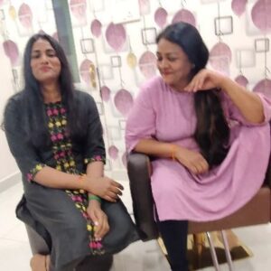 Shakeela Instagram - Akka Ella Dii. Mummy...🤭😂😀
#daughterlove💕 ❤️ #happiness💕 #spreadlove