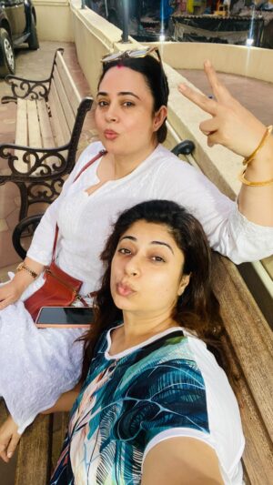 Shalini Kapoor Instagram - सच का सामना 😂
.
.
Har behen mein ek maa bhi hoti hai aur ek chudail bhi 😂😂😂🤣🤣🤣😂😂
.
.
All #sisters would relate I am sure 🥳
.
.
.
#reelitfeelit #reelsinstagram #reelkarofeelkaro #reels #reelinstagram #funny #funnyvideos #sisters #lovehate #relationships
