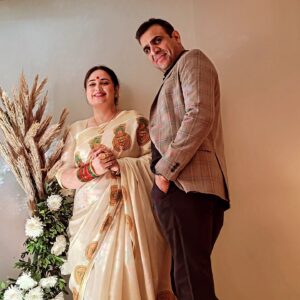 Shalini Kapoor Instagram - Me" Janu koi acha sa caption batao"

He..."I love you"

🥰🥰🥰🥰