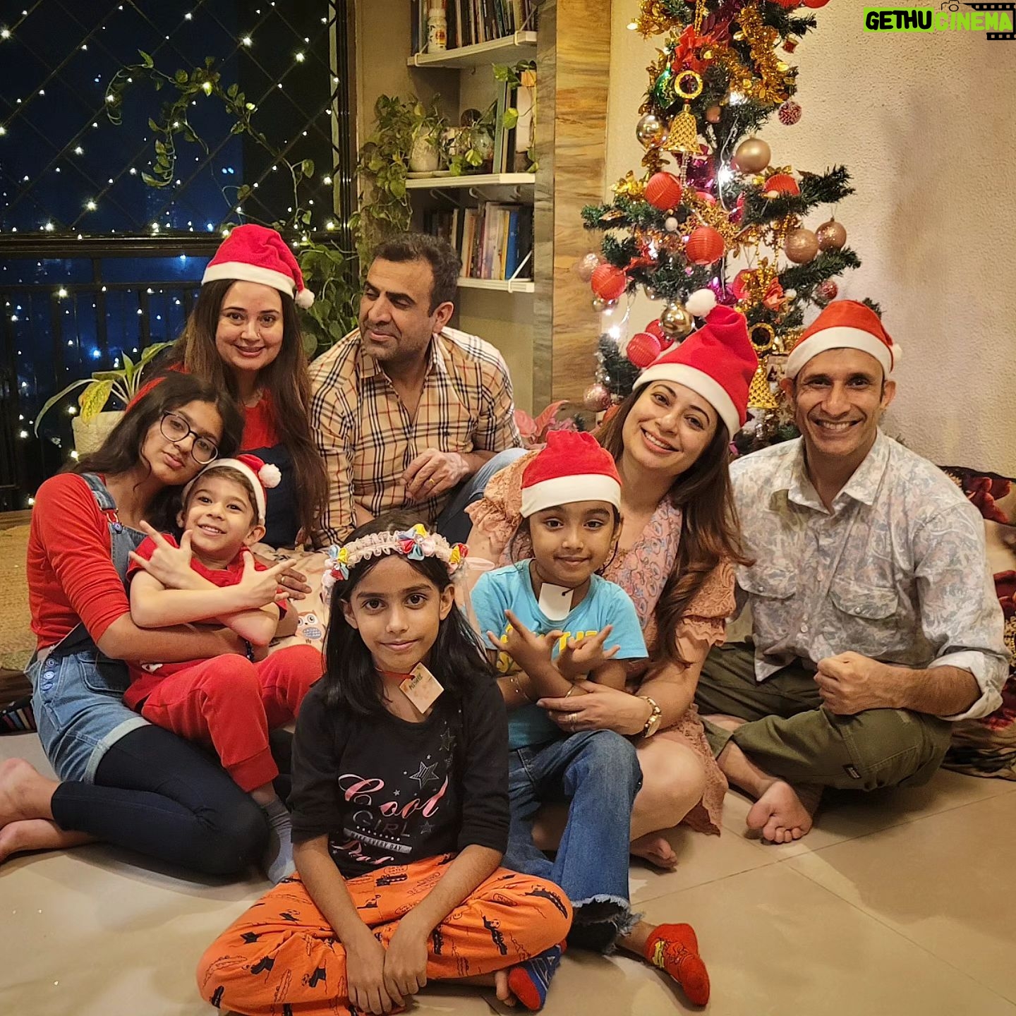 Shalini Kapoor Instagram - Christmas 2023 with #family ❤️💃 . . . #xmas #familytime #celebration #home #santa #love #bond #gratitude #happiness