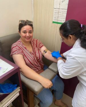 Shalini Kapoor Instagram - OK SO THIS IS A HEALTH AWARENESS POST...

NO NOTHING TO WORRY ALL IS FINE IN MY WORLD TOUCHWOOD 🧿🧿.

WE  KEEP GETTING REGULAR HEALTH CHECKUPS DONE TO SEE IF ALLZ WELL AND WHATS UP INSIDE THIS BEAUTIFUL GIFT THAT WE HAVE GOT FROM  GOD CALLED "THE BODY"....🎁💝

ITS THE ONLY VEHICLE YOU RIDE  TO ENJOY THE WORLD AND SEEK PLEASURES.WE BETTER LOVE N NOURISH IT WELL ISN'T IT.....🚕🚌🚜

PLEASE GET YOUR CHECKUPS DONE AND DONT IGNORE ...YOUR BODY IS THE ONLY PLACE YOU HAVE TO LIVE IN LIFELONG...EVERY SYMPTOM IS  LIKE AN INDICATION.....IGNORING WONT HELP...DEALING WITH IT WOULD....⏰️🕑

OK SO NO PROCASTINATION OK...YOU CAN THANK ME LATER FOR THIS😂😊

Oh yaa the next photo is because they had to take out my blood from wrist because they can never find my vein in the hand😅🤣🤣🤣