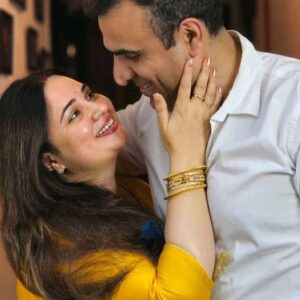 Shalini Kapoor Instagram - Naa Umra ki seema ho na Janame ka ho Bandhan....
Jab pyaar kare koi to dekhe kewal Mann...

HAPPY VALENTINES DAY 💝 💓 💖 💗 💛 

#valentines #couplegoals #couple #couplevideos #celebrity #celebration #viral #viralreels