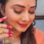 Shalini Kapoor Instagram – Kya aapke saath bhi aisa hua hai ki aapne dilo jaan se kisi rishte ko seencha aur us rishte me aapki kadrr nai hui…

To aapko kya karna chaiye?

Kuch nai ….aage bhi sirf pyaar ki vibes bhejni chaiye chahe baat ho naa ho…Agar pyaar kiya hai to issse Kam kuch bhej bhi to nahi sakte haina….

Universe sab dekh raha hai…wo aapke pyaar ko pehchaanta hai…aapki intention ko jaanta hai…

So ….keep sending good vibes…🥰🥰🥰