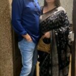 Shalini Kapoor Instagram - So attended a very interesting birthday yesterday and the theme was A COURT..... There was a witness box (jisme humne bohut saari pics khinchwai)🤣 A proper courtroom setup🔨 Every table has dummy law books n a Tarazu...(it was looking so interesting) Wish had taken pics of all...but we were busy enjoying...💃🩰🕺 All in all...happy evening... THANK YOU GOD... BY THE WAY HOW DO YOU LIKE MY BLACK SAREE? #celebstyle #celebrity #boollywood #instagood #instagram #enjoy #enjoylife