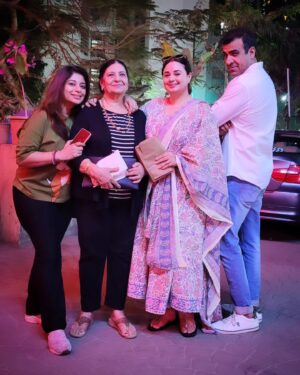 Shalini Kapoor Instagram - #family ❤️