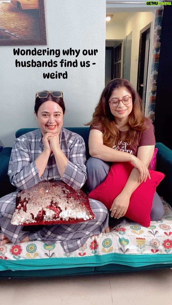 Shalini Kapoor Instagram - God only knows why 😂😂😂 . . . . #sisters #madness #laughter #laughteristhebestmedicine #funnymemes #funnyreels