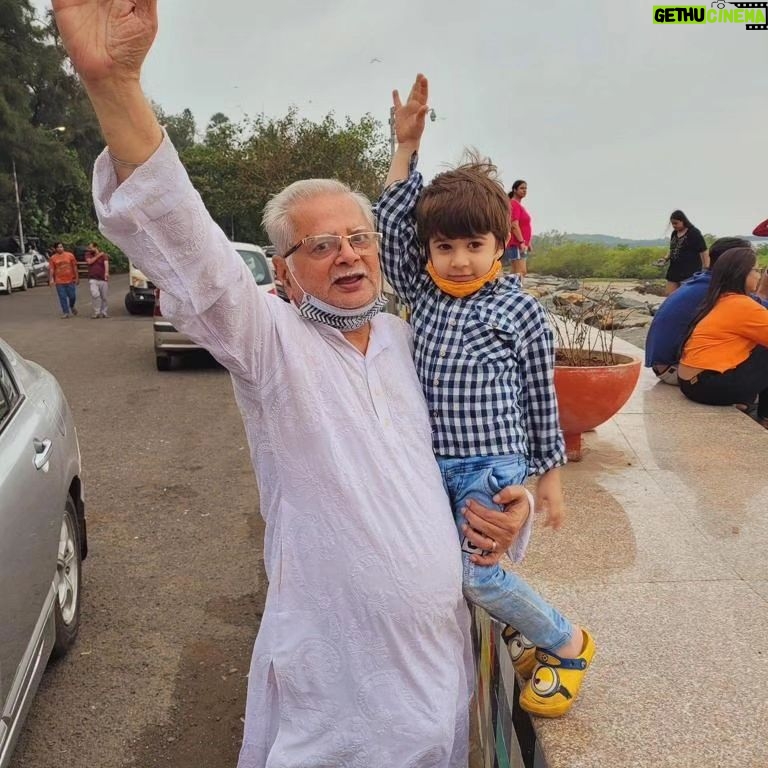 Shalini Kapoor Instagram - DEAREST DADDY........ ITS 1 YEAR TODAY......SINCE YOU LEFT US............ MAY GOD GIVE YOU A BETTER LIFE.......BETTER CHILDREN.....BETTER HAPPINESS AND ALL THAT WE COULD NOT FULFILL.... YOU WERE A BUNDLE OF JOY HERE FOR EVERYONE AROUND......AND MAY YOU KEEP RADIATING JOY WHEREVER YOU ARE NOW........ YOU WERE AND WILL ALWAYS BE MY CHILD ........💔