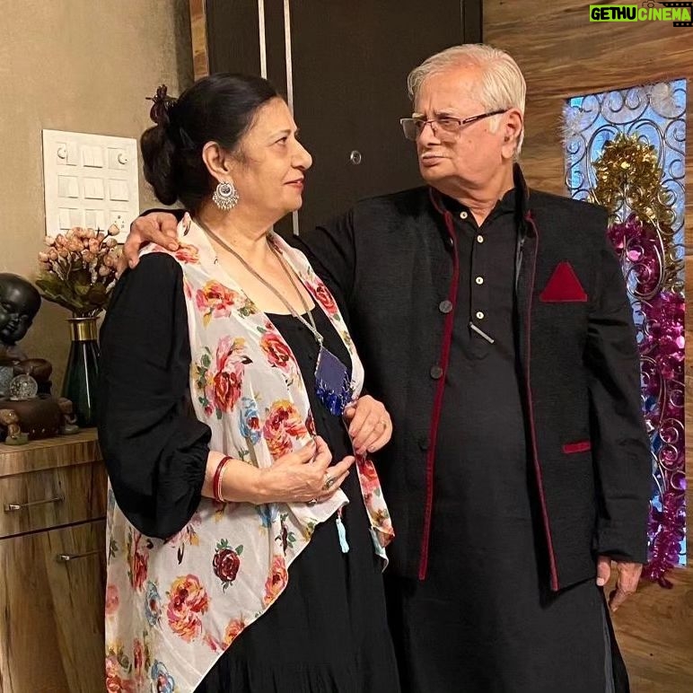 Shalini Kapoor Instagram - DEAREST DADDY........ ITS 1 YEAR TODAY......SINCE YOU LEFT US............ MAY GOD GIVE YOU A BETTER LIFE.......BETTER CHILDREN.....BETTER HAPPINESS AND ALL THAT WE COULD NOT FULFILL.... YOU WERE A BUNDLE OF JOY HERE FOR EVERYONE AROUND......AND MAY YOU KEEP RADIATING JOY WHEREVER YOU ARE NOW........ YOU WERE AND WILL ALWAYS BE MY CHILD ........💔