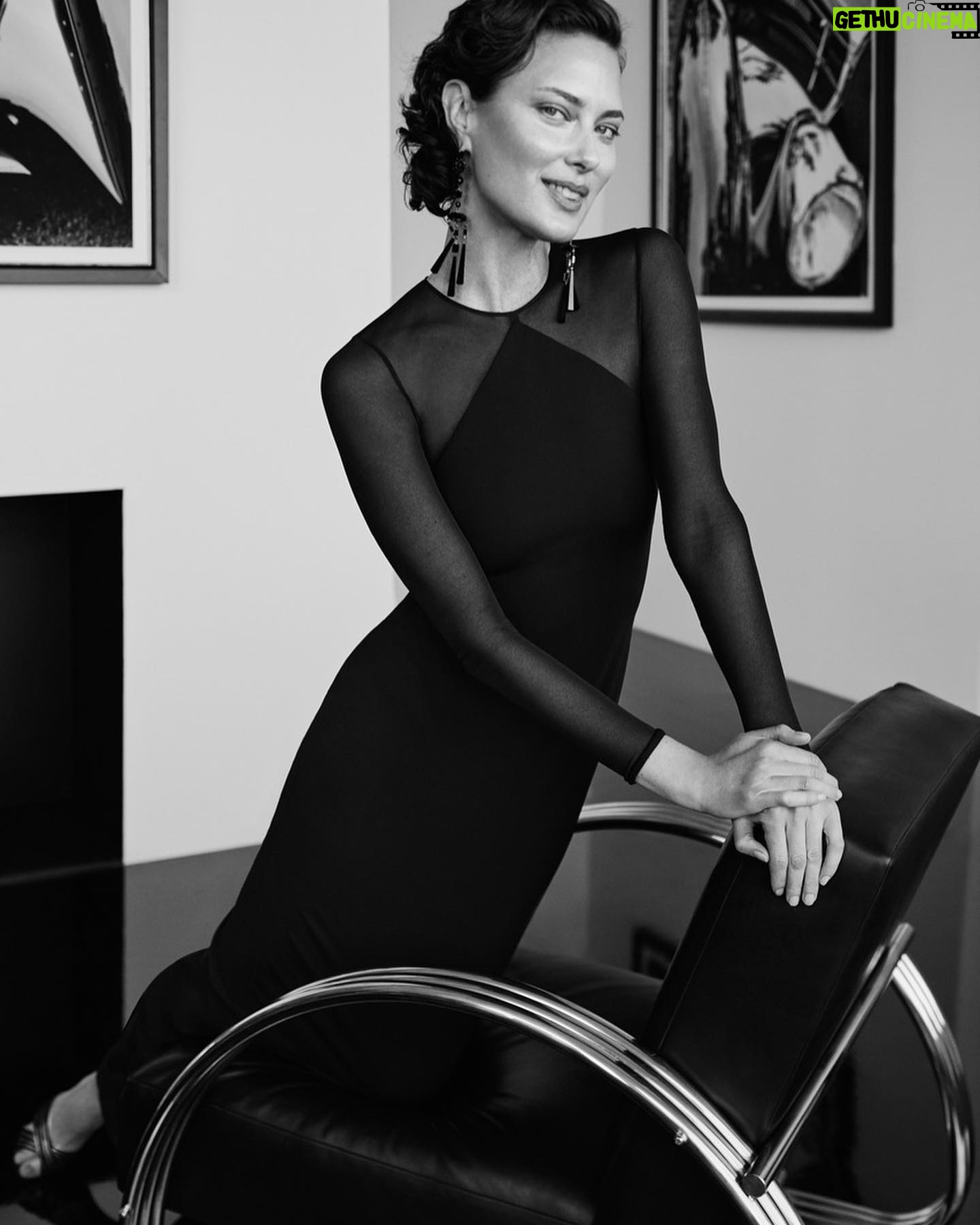 Shalom Harlow Instagram - RALPH LAUREN HOLIDAY 2022 🎄Festive frocks for the holidays with the @ralphlauren family 🎄 Photographer: Alasdair McLellan @alasdairmclellan Director: Gordon Von Steiner @gvsgvs Hair: Akki Shirakawa @akkishirakawa Makeup: Sally Branka @sallybranka Manicure: Megumi Yamamoto @megumiyamamotonyc Artistic Director: Michel Botbol @michelbotbol Creative Director: Jack Becht @jaxbekt Brand Creative: Maia James Muller @maiajames Lead Stylist: Meryl Griffith @merylgriffith Stylist: Emily Carter @carterjunk Casting Director: Caroline Moxley @cmoxleyy
