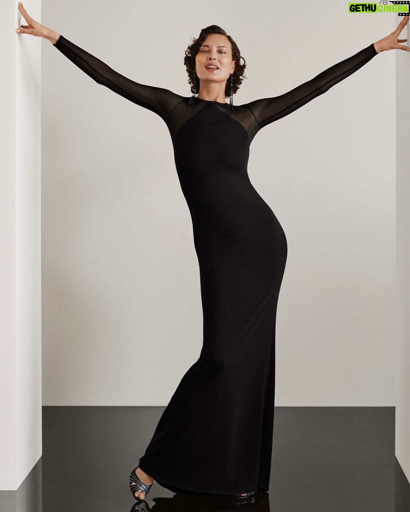 Shalom Harlow Instagram - RALPH LAUREN HOLIDAY 2022 🎄Festive frocks for the holidays with the @ralphlauren family 🎄 Photographer: Alasdair McLellan @alasdairmclellan Director: Gordon Von Steiner @gvsgvs Hair: Akki Shirakawa @akkishirakawa Makeup: Sally Branka @sallybranka Manicure: Megumi Yamamoto @megumiyamamotonyc Artistic Director: Michel Botbol @michelbotbol Creative Director: Jack Becht @jaxbekt Brand Creative: Maia James Muller @maiajames Lead Stylist: Meryl Griffith @merylgriffith Stylist: Emily Carter @carterjunk Casting Director: Caroline Moxley @cmoxleyy