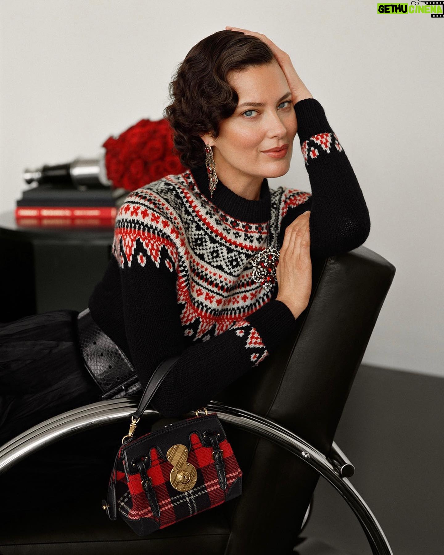 Shalom Harlow Instagram - RALPH LAUREN HOLIDAY 2022 🎄Festive frocks for the holidays with the @ralphlauren family 🎄 Photographer: Alasdair McLellan @alasdairmclellan Director: Gordon Von Steiner @gvsgvs Hair: Akki Shirakawa @akkishirakawa Makeup: Sally Branka @sallybranka Manicure: Megumi Yamamoto @megumiyamamotonyc Artistic Director: Michel Botbol @michelbotbol Creative Director: Jack Becht @jaxbekt Brand Creative: Maia James Muller @maiajames Lead Stylist: Meryl Griffith @merylgriffith Stylist: Emily Carter @carterjunk Casting Director: Caroline Moxley @cmoxleyy