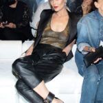 Shalom Harlow Instagram – 🖤🖤🖤 TOM FORD🖤🖤🖤

Thank you @tomford for the front row viewing of your sexy new collection. I especially loved all the gorgeous sequined goddess gowns and the sexy lace lingerie all styled so beautifully by @carineroitfeld 

And thank you to my “pretty committee” for turning me out for the final night of NYFW

@jameskaliardos 
@seijinyc  and especially @elizabethsulcer 

LOVE the Tom Ford eau de parfum Ebene Fume so much too

#nwfw #tomford