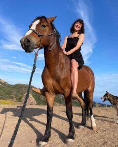 Shalom Harlow Instagram - 🐎 1st without a saddle 🐎 summer fun with loved one @carolynmurphy 🙏🏽 thank you @akispack for the unbridled freedom you shared with us #barebacking