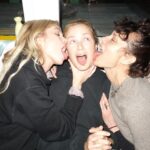 Shalom Harlow Instagram - @carolynmurphy tastier than a birthday cake…would you agree @stellamaxwell 🎂 The birthday yum continues 😻 thanks @davidmushegain for truckin the gang on up to the commune PS Mallow got the mouse 🐭