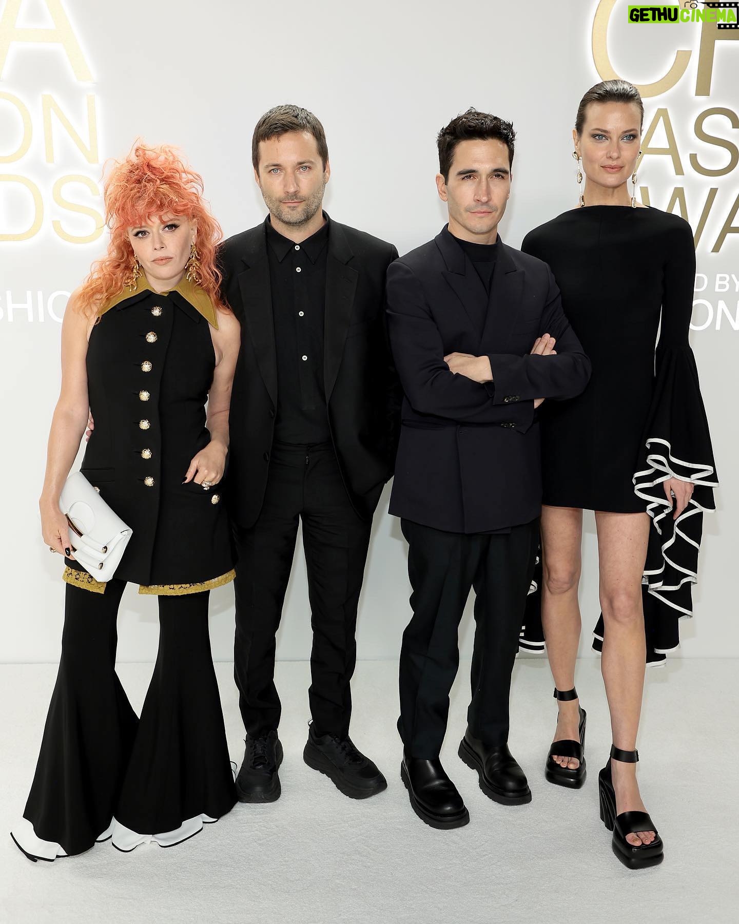 Shalom Harlow Instagram - ⭐️ Celebrating all the nominees at the CFDA awards ceremony last night with @proenzaschouler ⭐️ Loved being with you two and our delightful table with @rickiedesole and the @nordstrom gang GLAM @kevinryanhair @markcarrasquillo @julianniznik @ivanmbart #cfda