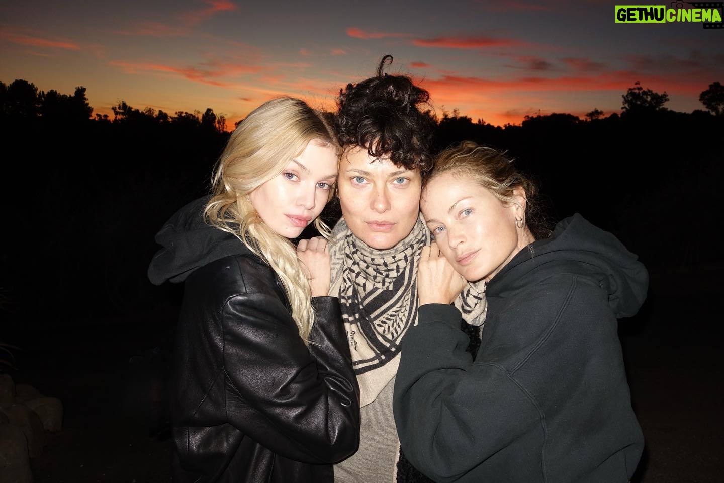 Shalom Harlow - 62K Likes - @carolynmurphy tastier than a birthday cake…would you agree @stellamaxwell 🎂 The birthday yum continues 😻 thanks @davidmushegain for truckin the gang on up to the commune PS Mallow got the mouse 🐭