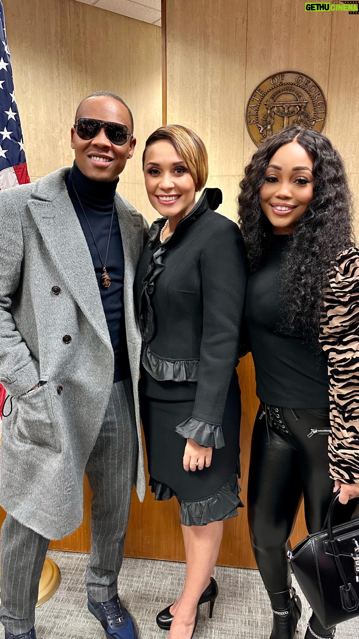 Shamari DeVoe Instagram - 🚨 Proud friend alert! I met this beautiful soul through THEE Lisa “Left Eye” Lopes when I was 17. My amazing sister of Alpha Kappa Alpha Sorority, Inc. and Howard University alum, @IngaWillisForGa did a thing! She has been sworn in as Georgia State House Representative and I couldn’t be more happy for her! She’s a triple threat… beauty, brains, and all about breaking down barriers! Congratulations “Nandi!” I Love love love you! 💕💚