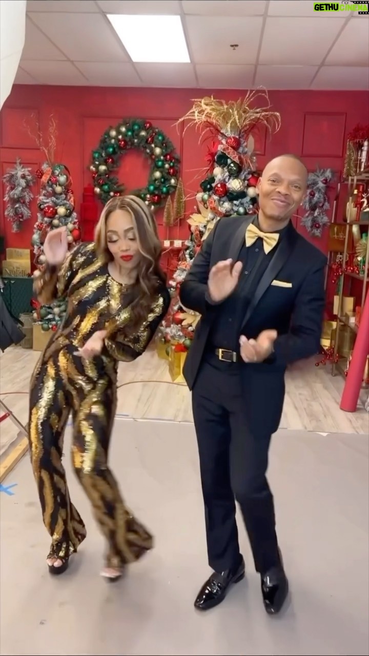 Shamari DeVoe Instagram - Moving into the New Year with my favorite dance partner as we count our most precious blessings... We thank you God for each other, the @DeVoeTwins and all of our family and friends. May you have a loving, peaceful, fulfilling and prosperous 2024! #DeVoeted #MarriageAmbassadors #HappyNewYear • @Married4LifeWalk 👉🏾 April 26-27 2024!