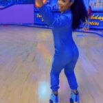 Shamari DeVoe Instagram - I took it way back to my first kiss days💋 back to my Golden Glide skating every Saturday days 🛼🛼 • • 🎥 @iamsophiagibson