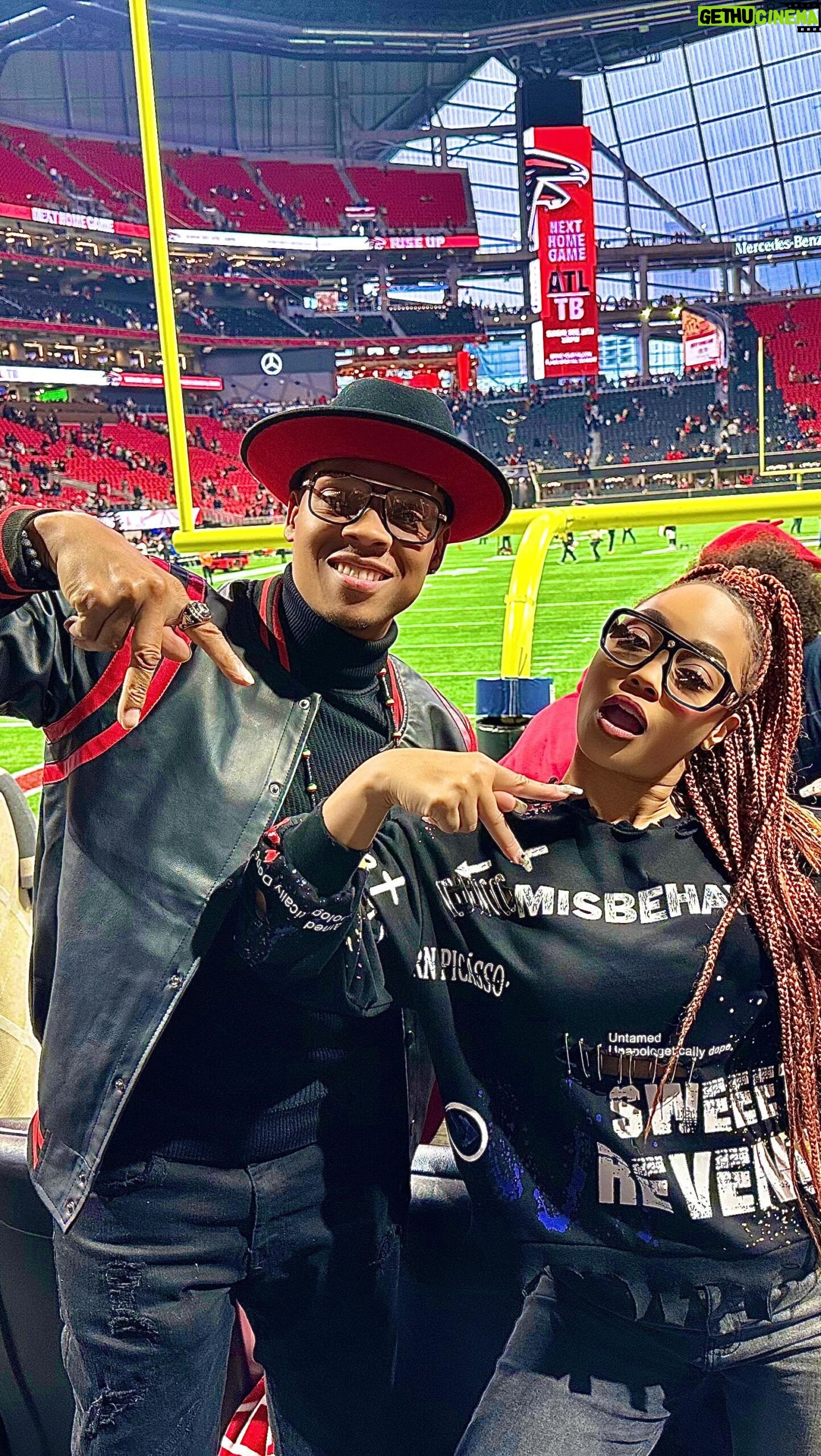 Shamari DeVoe Instagram - The @AtlantaFalcons won! I was more than proud of my city! #BigEnergy on the #BigScreen! #FunFact, my group @Official.Blaque was in the “Welcome to Atlanta” video! #DirtyBird 🦅 #ATL #Falcons