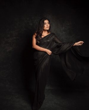 Shamni Mahe Instagram - Live without regrets 🌻 

Make-up @radiancebridalstudio 
Photographer @_kishore_bk_
Costume @tiara_thefashionstudio