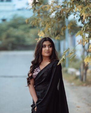 Shamni Mahe Instagram - Only love today. 🤍

Photographer: @_kishore_bk_ 
Makeup : @radiancebridalstudio
Costume : @tiara_thefashionstudio