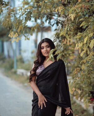 Shamni Mahe Instagram - Only love today. 🤍

Photographer: @_kishore_bk_ 
Makeup : @radiancebridalstudio
Costume : @tiara_thefashionstudio