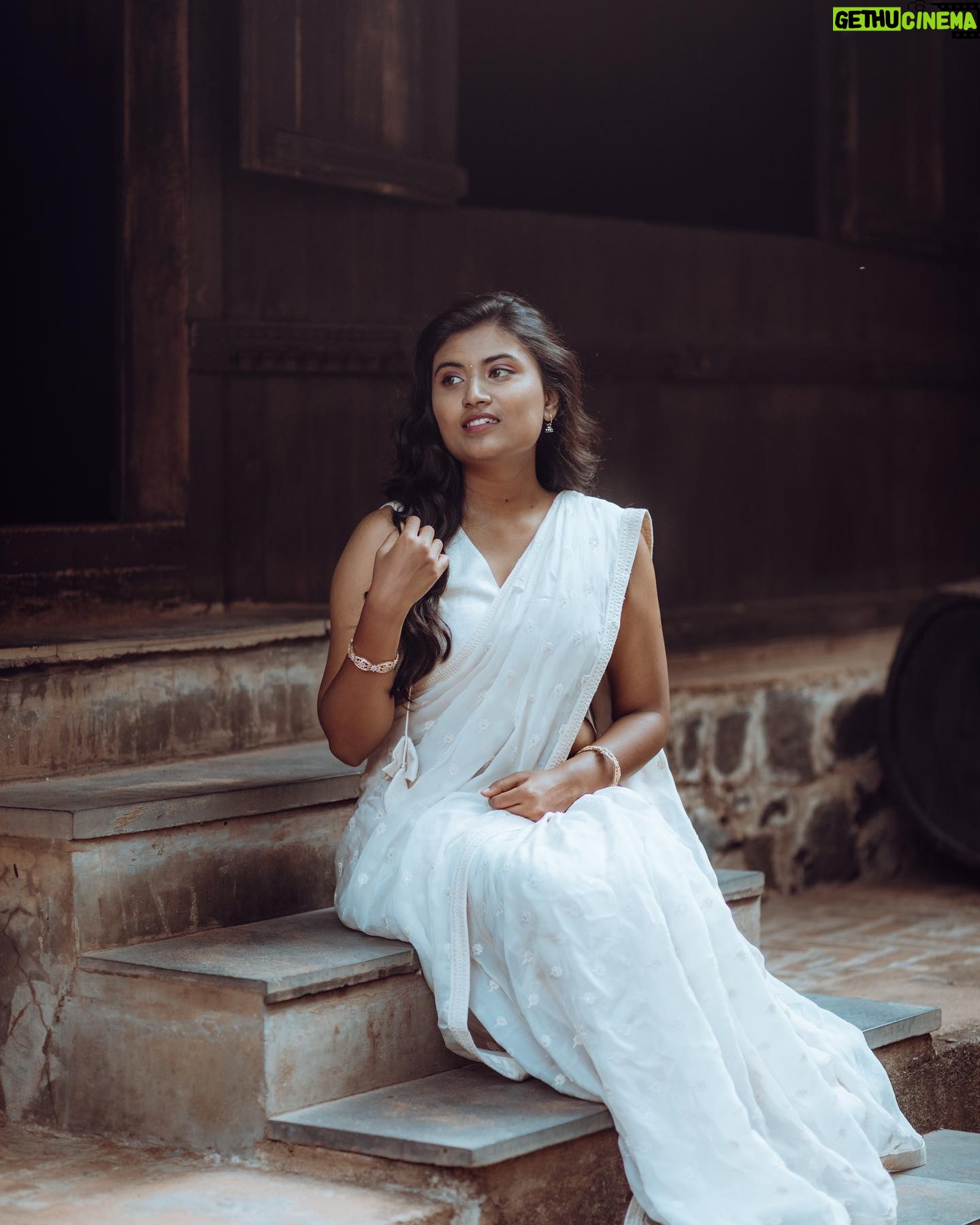Shamni Mahe - 11.4K Likes - One day at a time .
Shot for @aadiya.paris 🤍
Photograph @rajasababady
Muse and muah @gangadevi_makeover_artistry
Jewellery @littlefingers_bridal_jewellery