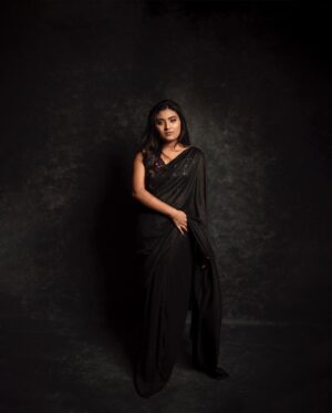 Shamni Mahe Instagram - Live without regrets 🌻 

Make-up @radiancebridalstudio 
Photographer @_kishore_bk_
Costume @tiara_thefashionstudio