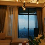 Shanice Margaretha Lie Instagram - Me Time ku, 🌸 aku suka banget tiduran dikamar & lihat pemadangan, berhubung susah cari yang hijau2/laut/sunset di jakarta yaaa at least liatin langit bersih uda cukup buat aku happy hahaha🌞🌝 untung disini dapet banget view nya luv! 🌸baca buku, aku suka baca poetry & self improvement. kayanya kalau ditanya kemana perginya tabunganku, perginya ke Kinokuniya/Periplus wkwk 🌸good food good mood! jadi aku suka keluyuran cari makan & tempat nge teh enak ( uda gabisa ngopi lambungnya udah parah pol🥲 ) 🌸grocery, ada yang kaya aku ga sih?😝 suka banget belanja ke supermarket liat snacks buah dll.. Kayanya harus balik nginep disini lagi, tempatnya cukup dekat kemana-mana & facility nya okay. coba cek deh referensi buat staycation kalian hahaha…