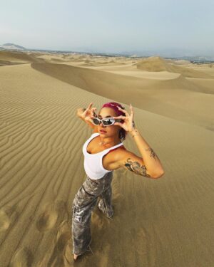Shanie Blais Instagram - I haven’t experienced a magical moment like this one in a long time.  Creating memories with my friends, laughed so much, joy cried and just felt so grateful in this beautiful desert. Thank you universe for my precious life i get to live 😭❤️