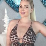 Shanna Moakler Instagram - On my unbothered, peaceful, pretty girl vibe! ❤️👸🏼⚓️#namastebitches
