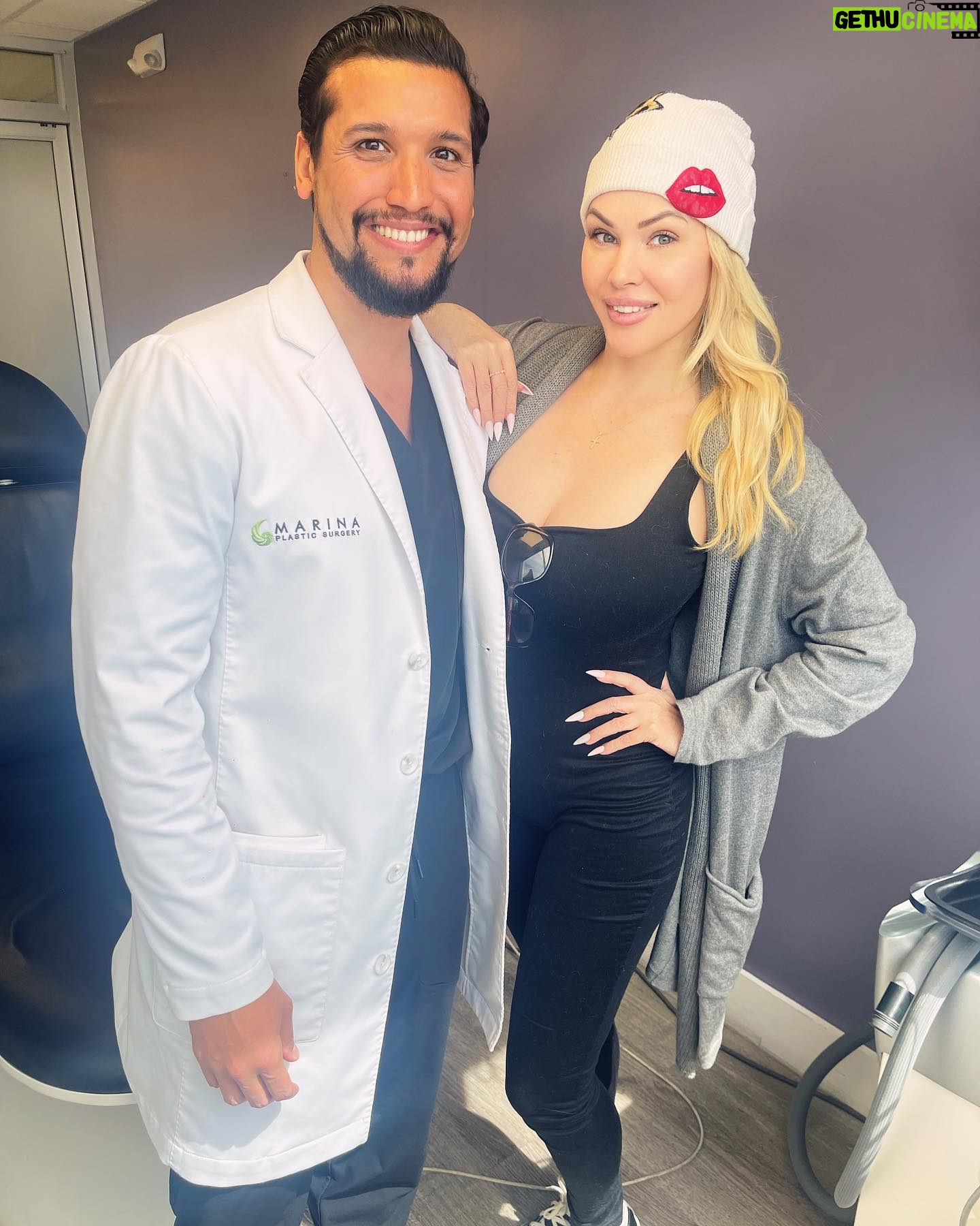 Shanna Moakler Instagram - Thank you @dr.perezplasticsurgery your entire staff was awesome and my skin is glowing from the amazing hydro facial! I need to do these more often! Ty @mickley.esthetician for helping figure out my best skincare plan! So happy! 🧖🏼♀️❤️