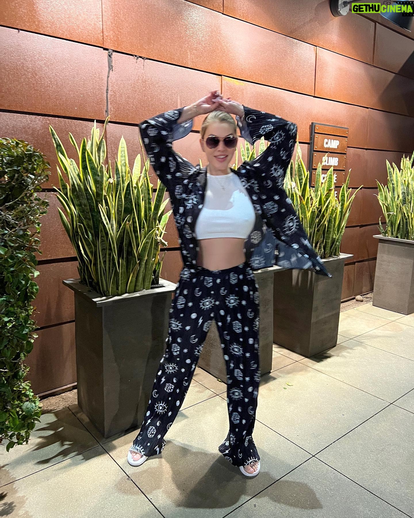 Shanna Moakler Instagram - Had an amazing dinner with my daughter at my fav sushi resturant rocking my @dressedinlala set! They seriously have the best sets and the most comfy pajamas!!