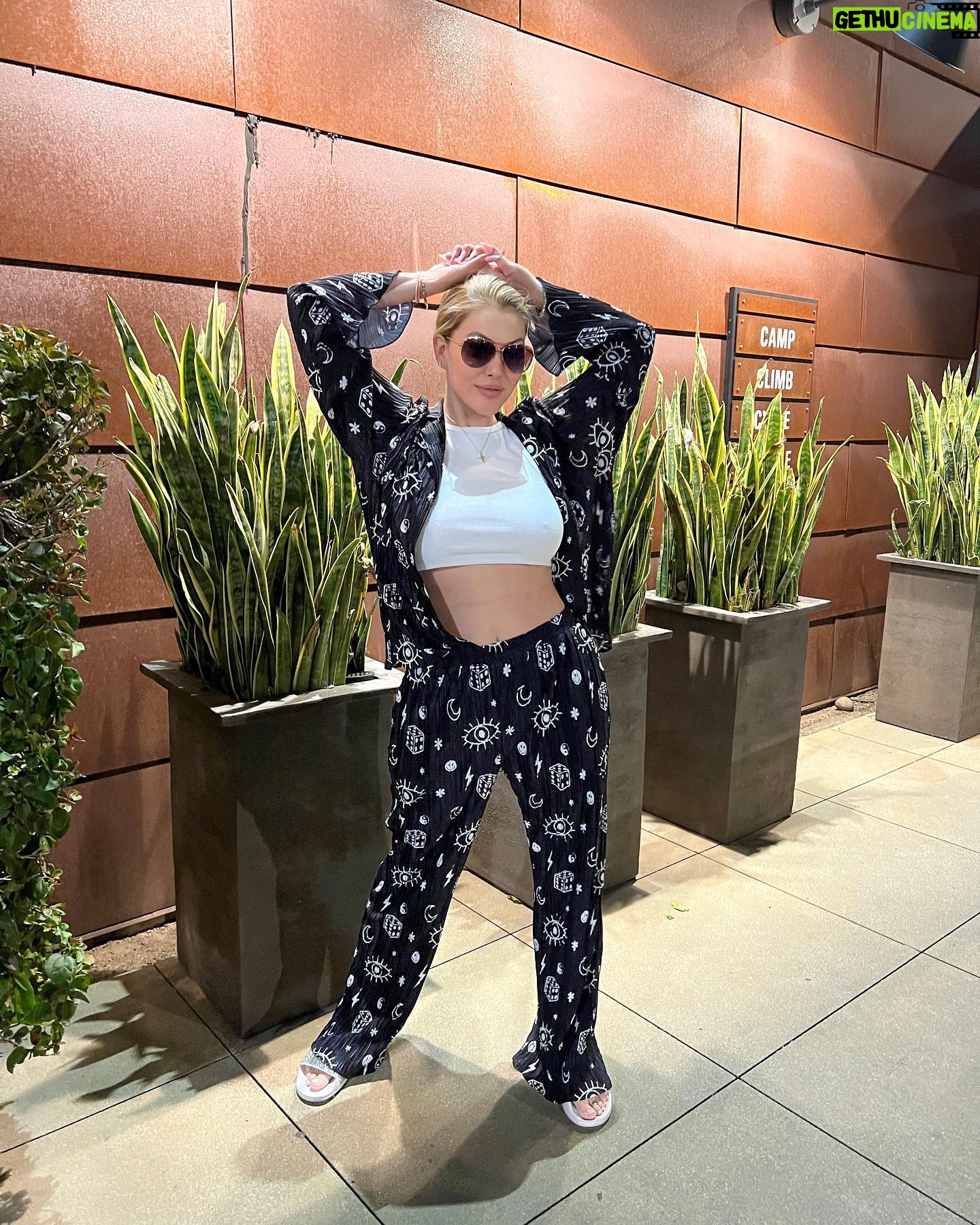 Shanna Moakler Instagram - Had an amazing dinner with my daughter at my fav sushi resturant rocking my @dressedinlala set! They seriously have the best sets and the most comfy pajamas!!