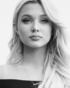 Shanna Moakler Instagram - I came across this photo of my daughter I'm not sure what it's from but I just thought it was absolutely beautiful. And for the love of God if you don't have anything nice to say please do not comment because this post is about how proud I am of her. ❤️👸🏼