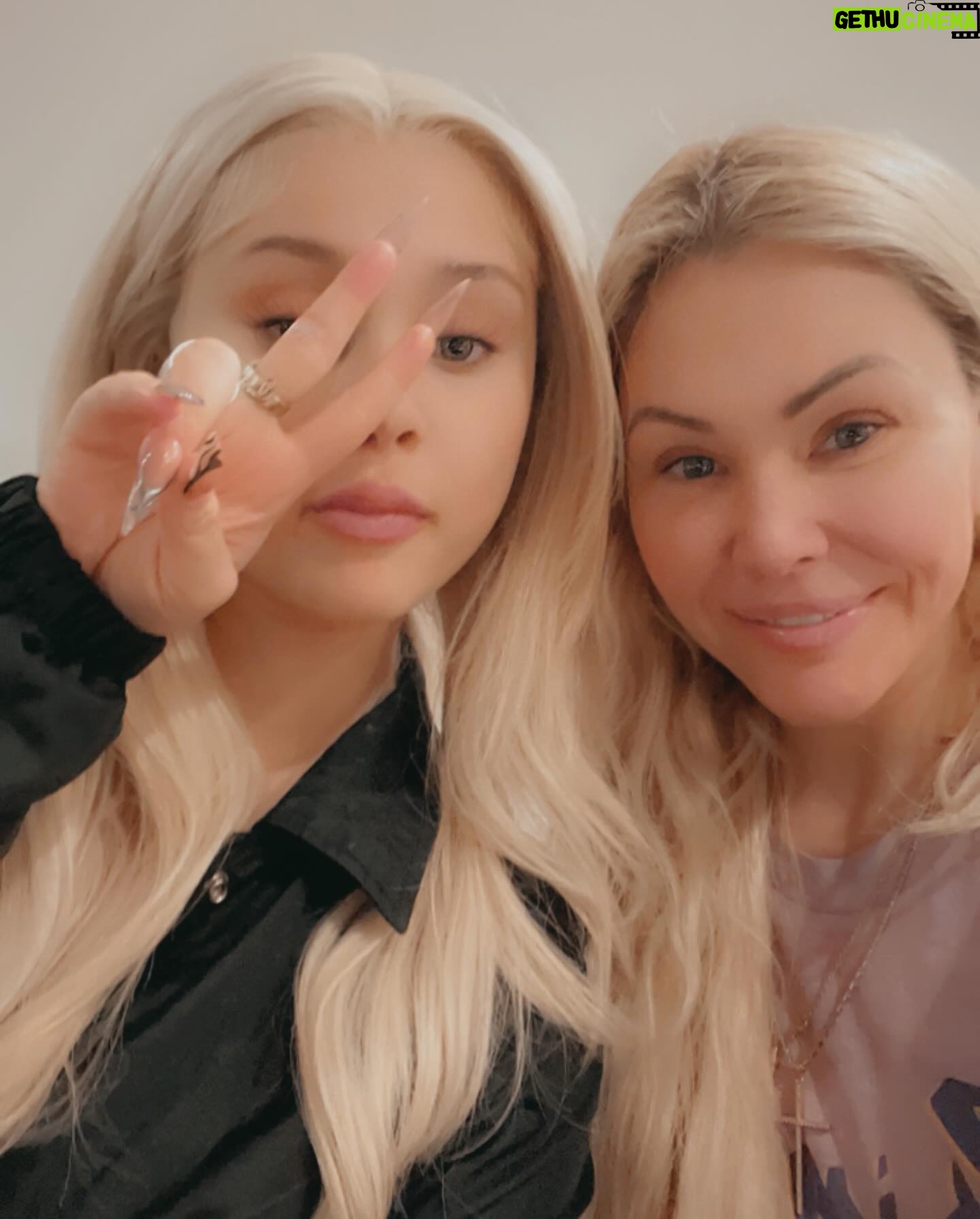 Shanna Moakler - 25.4K Likes - Happy 18th Birthday to my beautiful daughter @alabamaluellabarker you have grown into a confident, loving, outgoing, ambitious young woman, I am so proud of how strong you are and how you always stayed true to yourself. Our time together means everything to me. Being your mom is one of my greatest joys. I love you. Time has gone to fast. ❤️⚓️🎁👸🏼