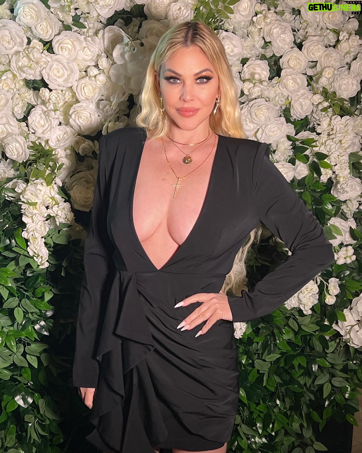Shanna Moakler - 9K Likes - Sometimes I wear clothes and when I do it's @michaelcostello #lafashionweek #michaelcostello @amordeflorla