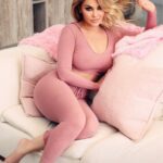 Shanna Moakler Instagram - Lazy lounge day! Have a blessed Sunday everyone! I see gaming in my future and some chatting tonight! Link in bio! ❤️⚓️🎮👸🏼