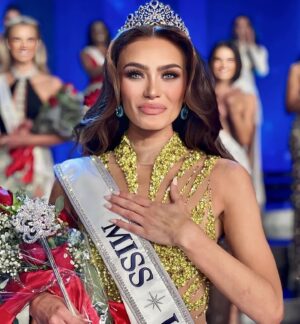 Shanna Moakler Instagram - My heart is so full... I can't even begin to share how proud I am of all four of my titleholders! Tonights win for Utah is the first since 1960, I always had my mom to talk to after my pageants so this is bittersweet but I know she was with me!! Thank you @laylahrose for taking this great organization back to the level it should be! I am honored to have had this experience. I can't thank my team enough! @officialthombrodeur @julesmeyerpr @billalverson .  @ravenramseyy @lisapierce.official @hotmessmommyinthecity  all my Utah team!!! @teamflawless.co @dheygalaviz @kennedy_gasper @georginavaughanphotography @truedentistry @michaelboychucklv @hairdreamssalonlv  @gbkbrandbar @hairdreamsusa alll our sponsors!!! If I missed anyone I'm sorry... im so grateful for everyone who supports me each year!! All my queens are deserving and work hard... congrats to all the young ladies! I'm going to El Salvador!!! @missuniverse 😭❤️👸🏻🙈🎉 @noeliavoigt you worked so hard and you and your mama should be so proud!