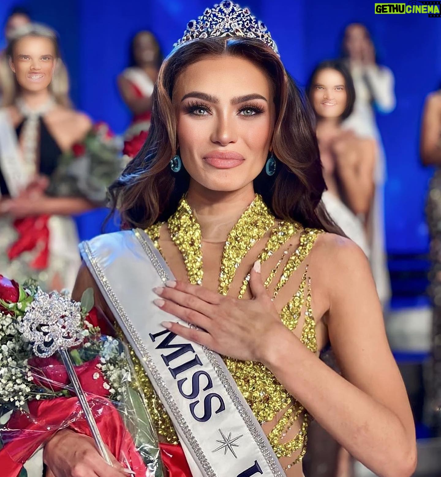 Shanna Moakler - 6.8K Likes - My heart is so full... I can't even begin to share how proud I am of all four of my titleholders! Tonights win for Utah is the first since 1960, I always had my mom to talk to after my pageants so this is bittersweet but I know she was with me!! Thank you @laylahrose for taking this great organization back to the level it should be! I am honored to have had this experience. I can't thank my team enough! @officialthombrodeur @julesmeyerpr @billalverson . @ravenramseyy @lisapierce.official @hotmessmommyinthecity all my Utah team!!! @teamflawless.co @dheygalaviz @kennedy_gasper @georginavaughanphotography @truedentistry @michaelboychucklv @hairdreamssalonlv @gbkbrandbar @hairdreamsusa alll our sponsors!!! If I missed anyone I'm sorry... im so grateful for everyone who supports me each year!! All my queens are deserving and work hard... congrats to all the young ladies! I'm going to El Salvador!!! @missuniverse 😭❤️👸🏻🙈🎉 @noeliavoigt you worked so hard and you and your mama should be so proud!