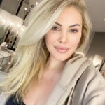 Shanna Moakler Instagram - Thank you @michaelboychucklv and @hairdreamssalonlv for making me #boychuckblonde again! I absolutely love my color and Ty @mondragonhair for my great cut and blowout! Epic salon with fabulous services! Love your team! #vivalasvegas