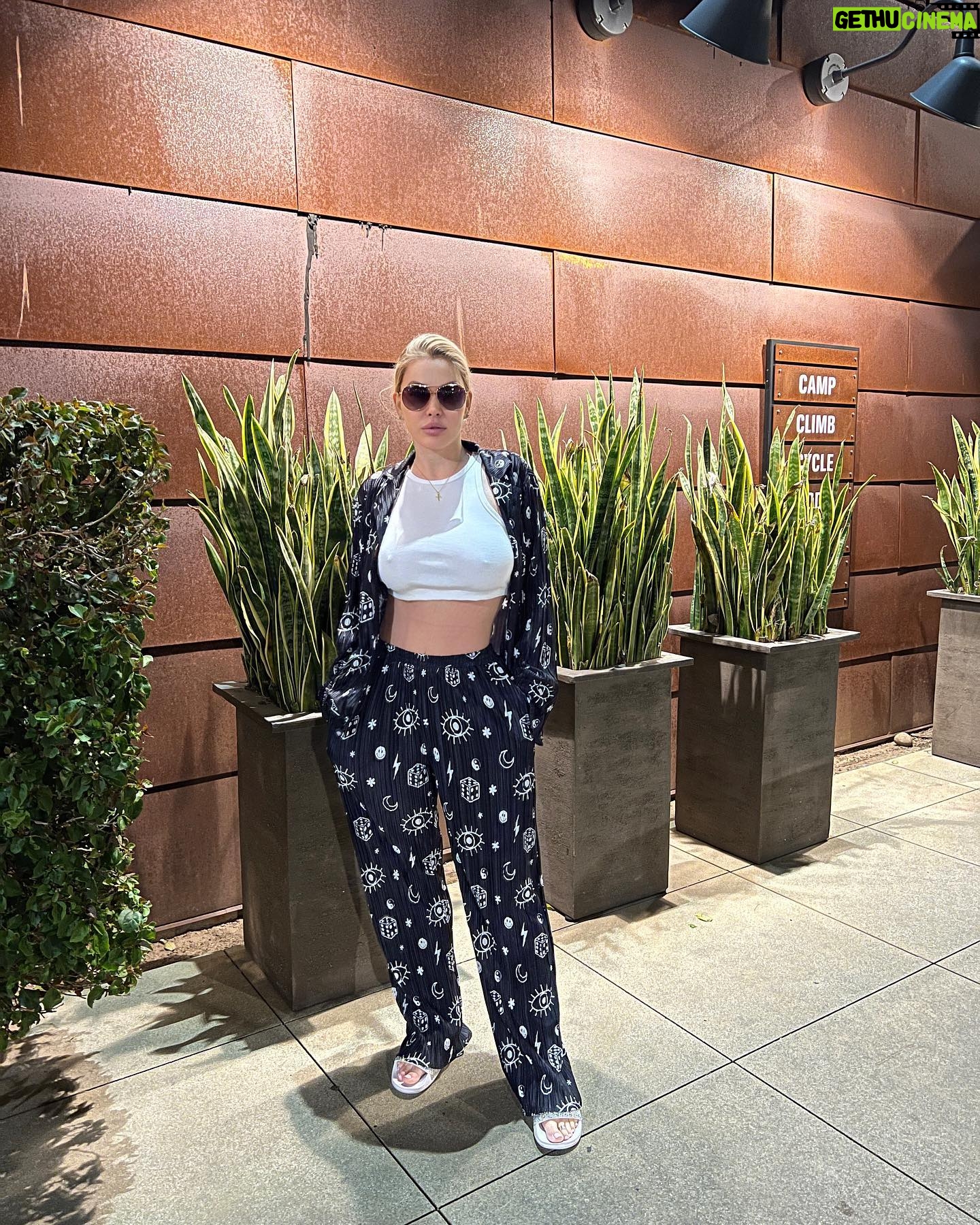 Shanna Moakler Instagram - Had an amazing dinner with my daughter at my fav sushi resturant rocking my @dressedinlala set! They seriously have the best sets and the most comfy pajamas!!